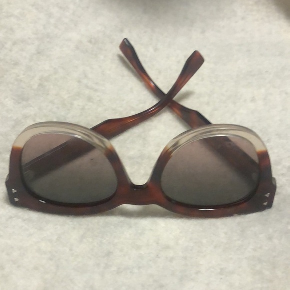 💯Authentic FENDI SUNGLASSES 😎🕶️😎 - Picture 3 of 6